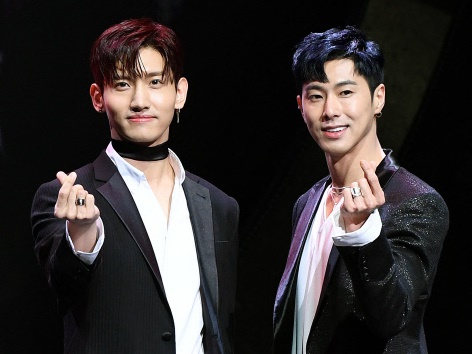 韓国カメラが撮った東方神起。キュートな笑顔にキレッキレのダンスも!!【PHOTO】