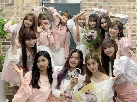 IZ*ONE、韓国の人気音楽番組で4連続1位！人気はまさに破竹の勢い