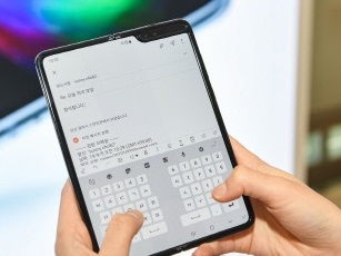 韓国で発売された“折りたたみスマホ”「ギャラクシーフォールド5G」を使ってみた