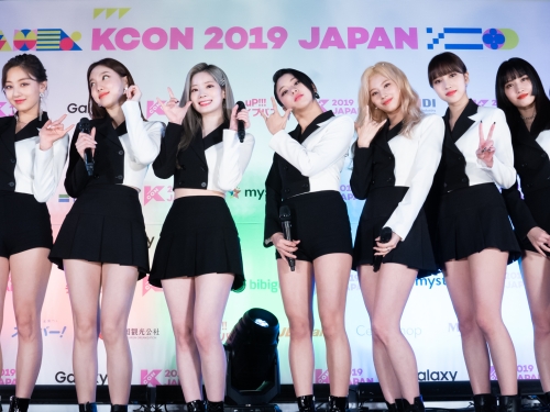 TWICE、IZ*ONEら女性アーティストのレッドカーペットで振り返る「KCON 2019 JAPAN」