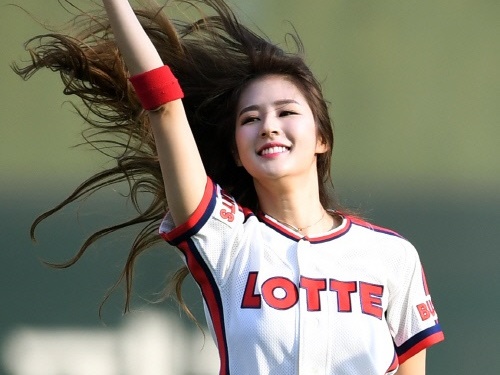 美女チアリーダーたちにも影響大！韓国プロ野球の開幕延期が与えるダメージとは