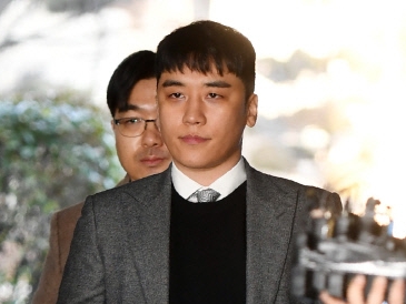 BIGBANG出身のV.I、証人が性売買斡旋の関与を否定…「進級して上等兵に」近況も