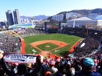 メジャーリーグも羨む韓国プロ野球だけの“球場文化”…外国人選手も絶賛するワケ