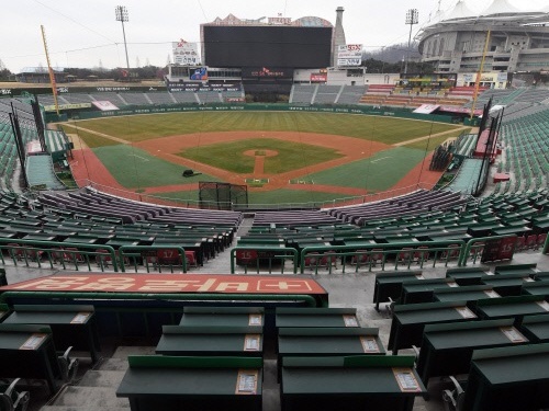 韓国プロ野球を次々と襲う新型コロナの恐怖…電光掲示板の管理者が感染→練習中止