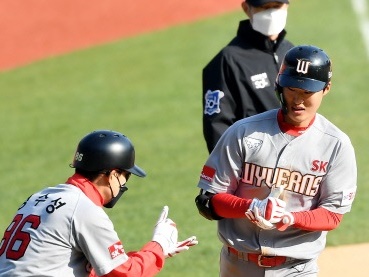 「日本は最悪のシナリオ、韓国は最高」と米メディア。プロ野球開幕に向けた取り組みを批評