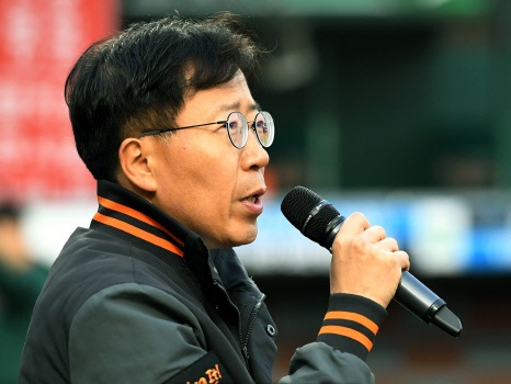 コロナ感染者発覚した韓国プロ野球球団の代表理事が辞任…一連の行動が批判の対象に