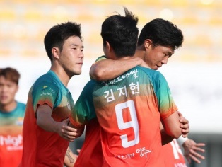 韓国Kリーグの残留争い、降格は4チームに絞られたか…江原FCと水原三星が抜け出す