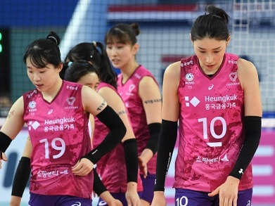 韓国女子バレーの“1強チーム”興国生命がまさかの連敗…美人双子が復帰する次戦がカギか