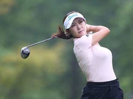 美女ゴルファー、アン・ソヒョンの圧巻スタイルに反響！「なんて美しいんだろう…」【PHOTO】